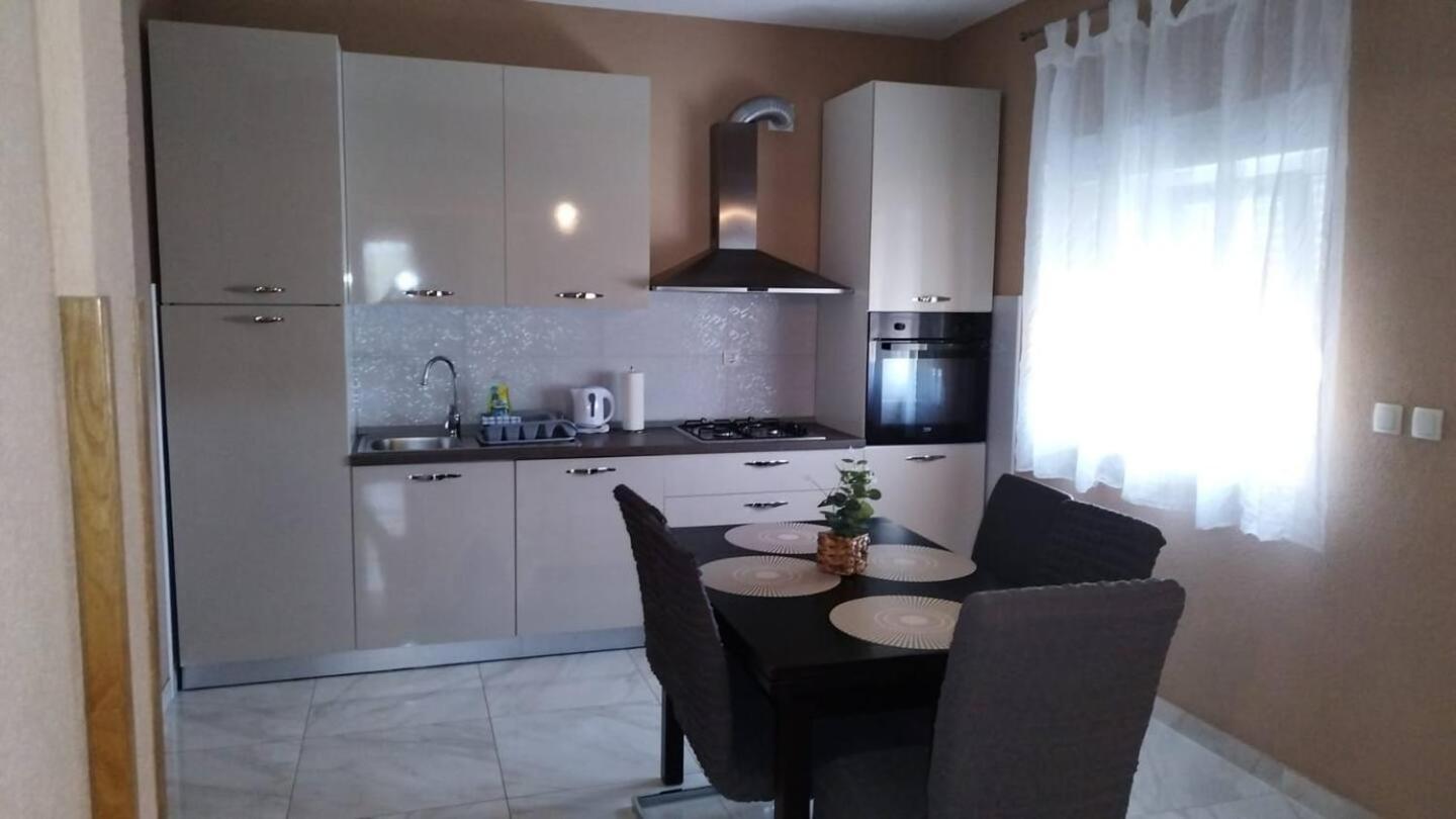 Apartman Dora Sukošan Zewnętrze zdjęcie